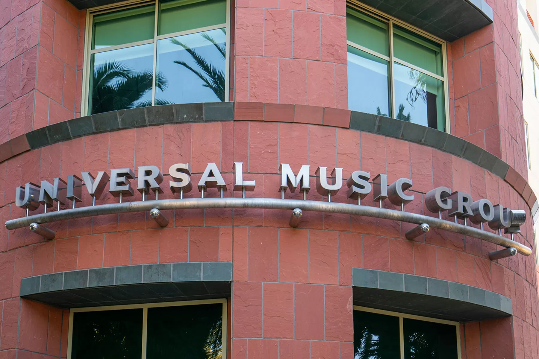 UMG Sues Anthropic Again, Seeking $3 Billion Over Pirated Songs in AI Training: ‘Blatant Theft’