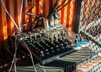 “The Inescapable Influence of Technology in Our Daily Lives”