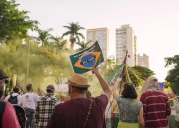 “The Dual Nature of Politics: Negative and Positive Experiences”