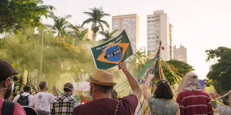 “The Dual Nature of Politics: Negative and Positive Experiences”