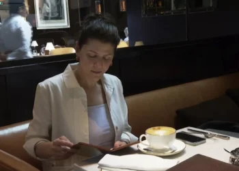 Solo dining soars: More people enjoy meals alone