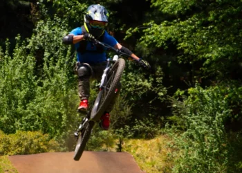 “The Impact of Deportes: A Lifelong Love for Sports”