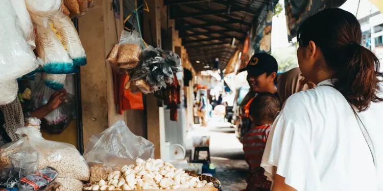 “Unlocking the Fascinating World of Economía with Professor Ratiney”