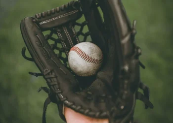 “Deportes: A Universal Language Uniting Cultures and Borders”