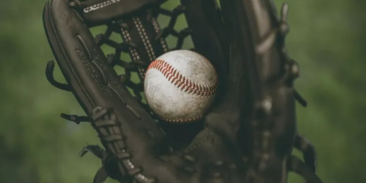 “Deportes: A Universal Language Uniting Cultures and Borders”