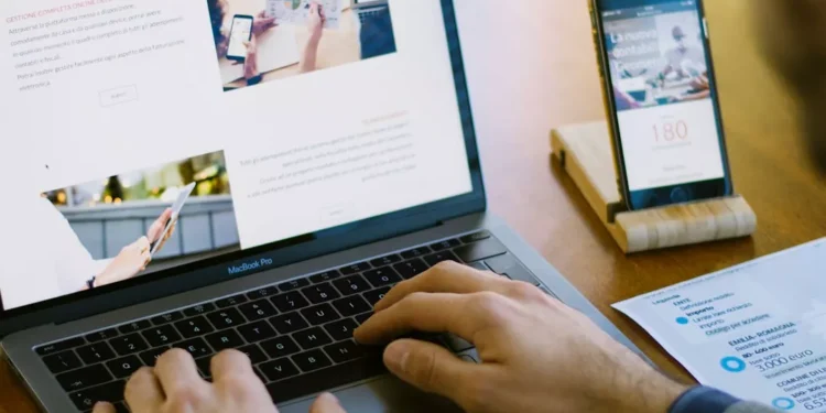 “The Evolution of Economía: From Barter to Global Economy”