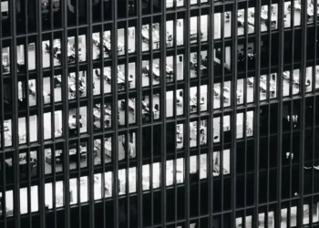 “The Impact of Economía on Our Daily Lives”