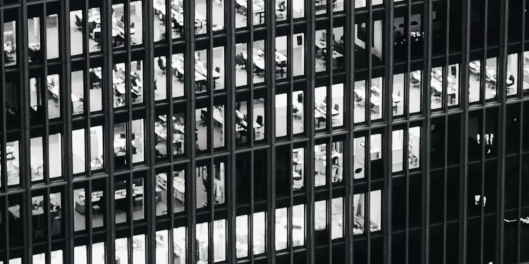 “The Impact of Economía on Our Daily Lives”