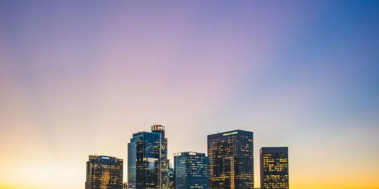 “The Impact of Economía on Our Daily Lives”