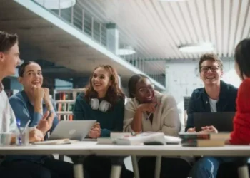 7 Ways The Humanistic Learning Theory Boosts Learner Engagement