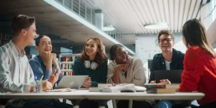 7 Ways The Humanistic Learning Theory Boosts Learner Engagement