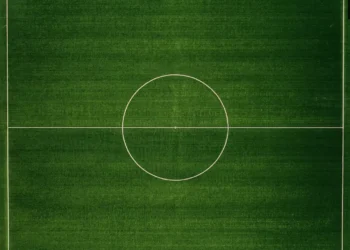 “The Impact of Deportes on Society: Promoting Fitness and Character”