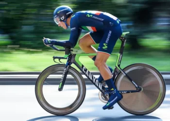 “Deportes: The Universal Language of Unity Through Sports”