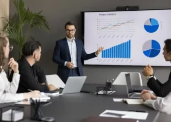 How To Build An Effective Sales Training Course For Your Sales Team