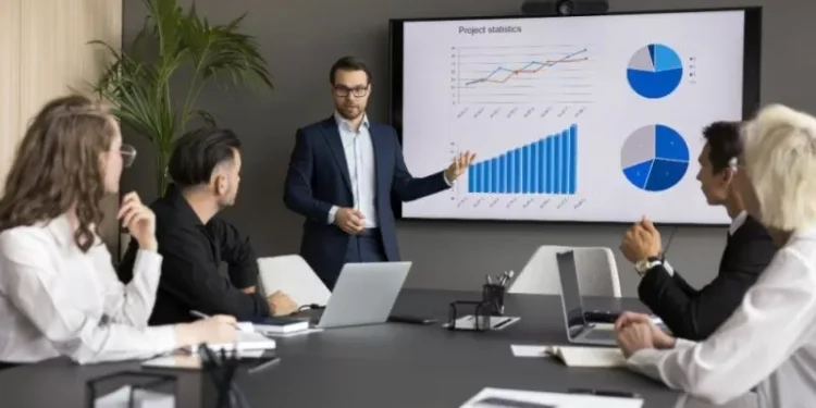 How To Build An Effective Sales Training Course For Your Sales Team