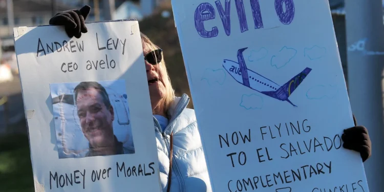 ICE Deportation Airline Avelo Relies on Blue-State Subsidies. Will Dem Governors Do Anything About It?
