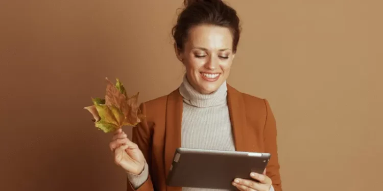 October 2025 eBook Launches: Exploring Headset-Free VR, Scaling Engagement, And Training Alignment