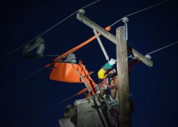 Why freezing rain has millions at risk of losing power — and heat