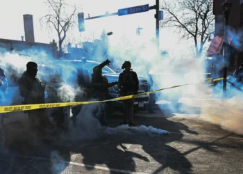 Man Feds Killed in Minneapolis Was an Observer, Eyewitnesses Say