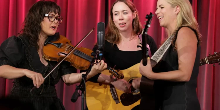 I’m With Her Wins 2 Awards at 2026 International Folk Music Awards. Will a Grammy Win Follow on Feb. 1?