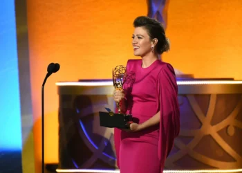 Kelly Clarkson to End Daytime Talk Show After 7 Years