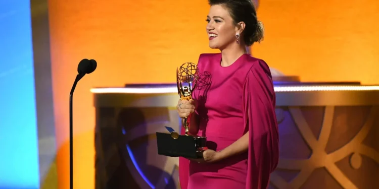 Kelly Clarkson to End Daytime Talk Show After 7 Years