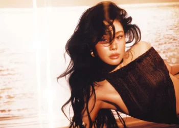 TIA RAY Returns With Genre-Bending English Album ‘NEW DAY’