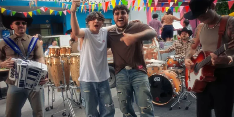 Xavi & Grupo Frontera’s ‘No Capea’ Banks Top Spot on Latin Airplay Chart