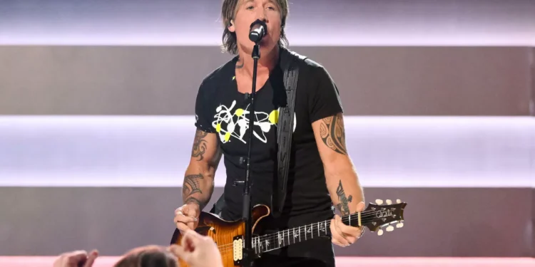 Keith Urban Joins Crush Management